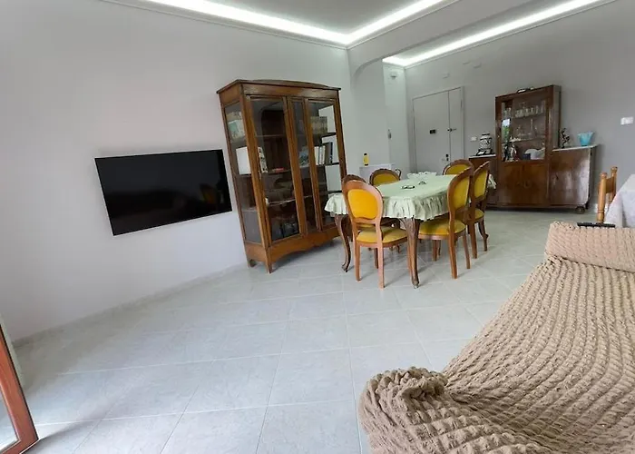Apartament 4 Beds - 2 Bedrooms Near The Station *