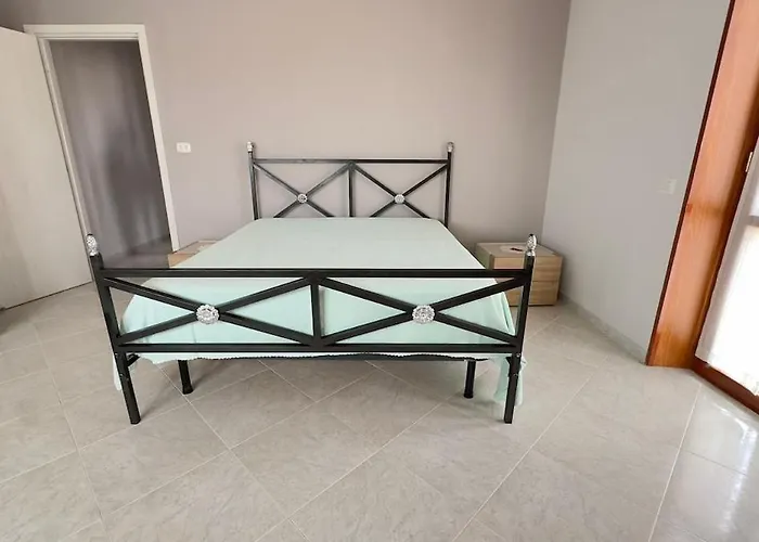 4 Beds - 2 Bedrooms Near The Station Rzym