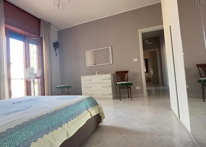 Apartament 4 Beds - 2 Bedrooms Near The Station *